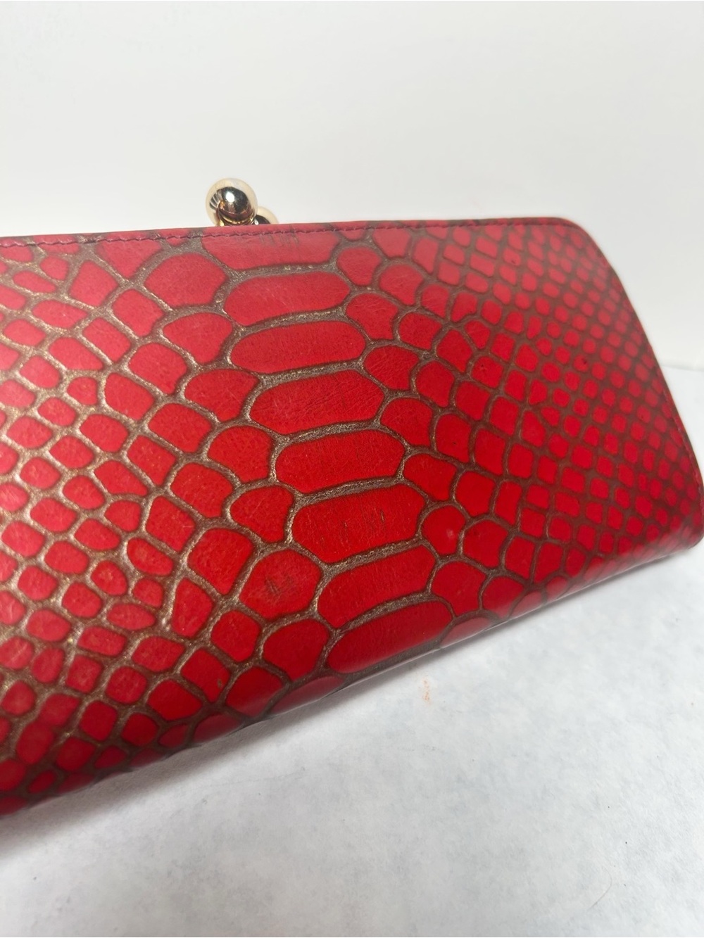 HOBO International Red Snake/Croc Embossed Gold Hinged Metal Frame Clutch VTG - Picture 4 of 10
